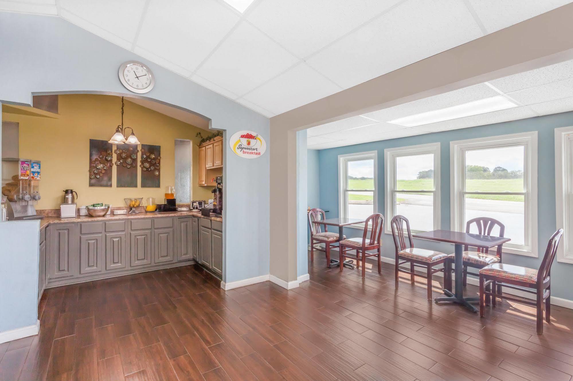 Lake View Inn & Suites Killen Extérieur photo