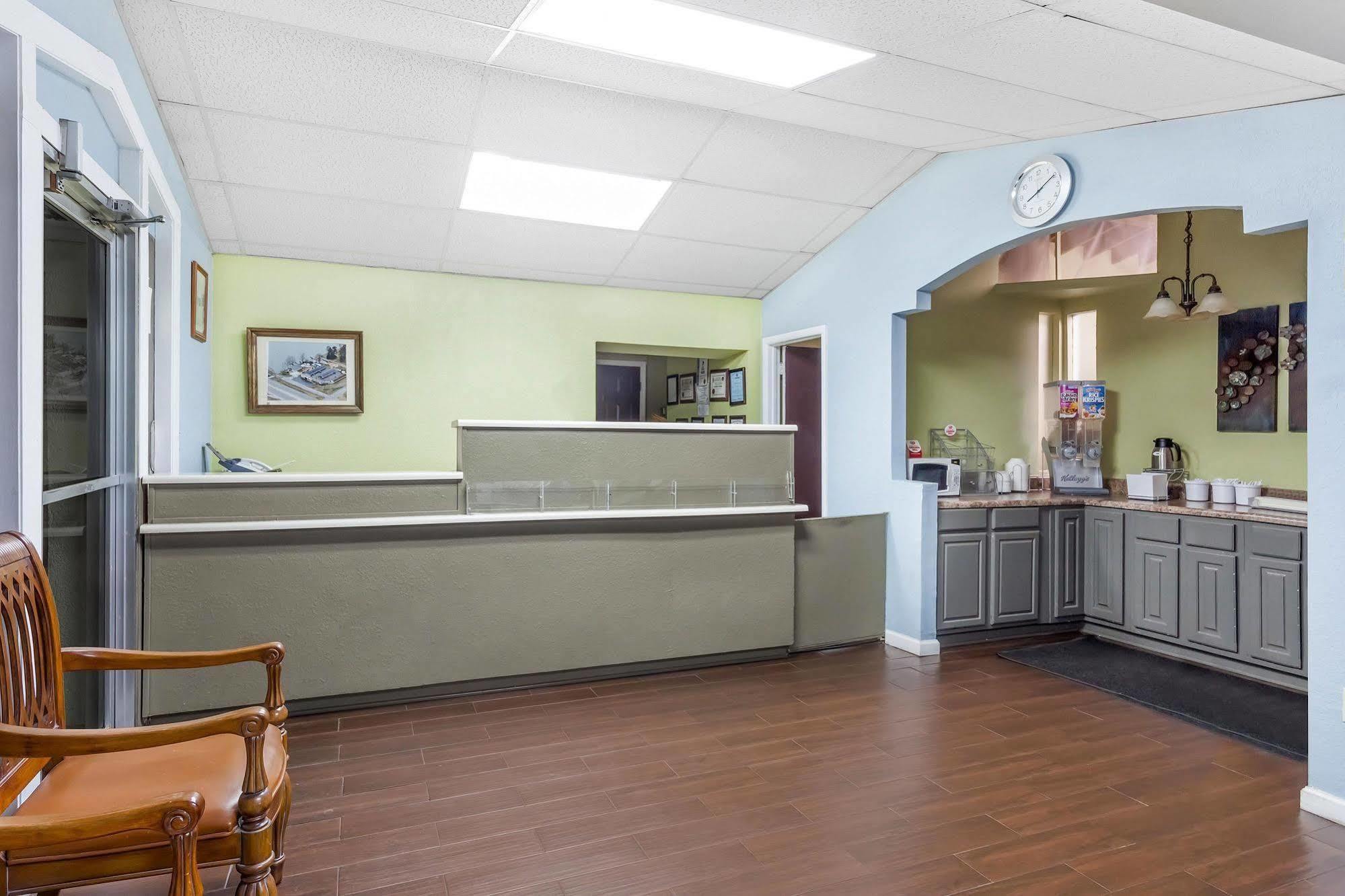 Lake View Inn & Suites Killen Extérieur photo