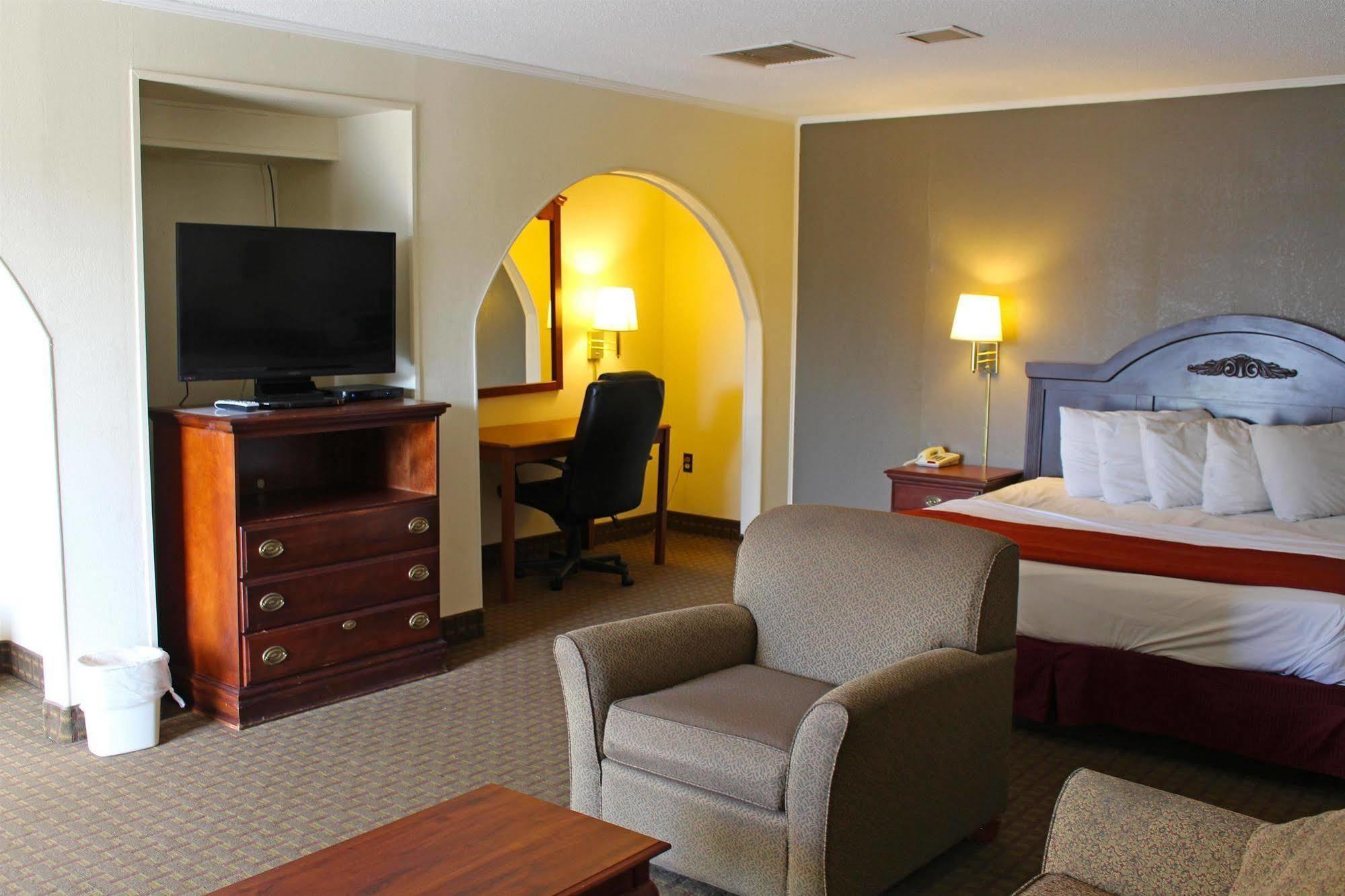 Lake View Inn & Suites Killen Extérieur photo